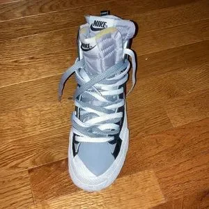 Nike blazer mid/sacai 7m/8.5w. Black/grey-white New Nike Sacai Blazer Mid black / grey / white men main image 4